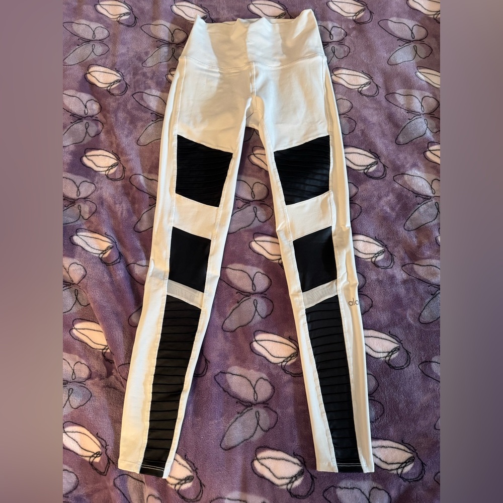 alo yoga high waist stretchy white and black moto leggings size M